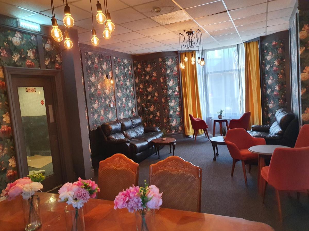 Balkan Hotel Blackpool Bagian luar foto