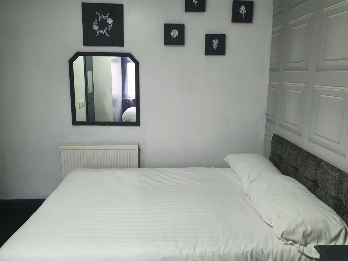 Balkan Hotel Blackpool Bagian luar foto