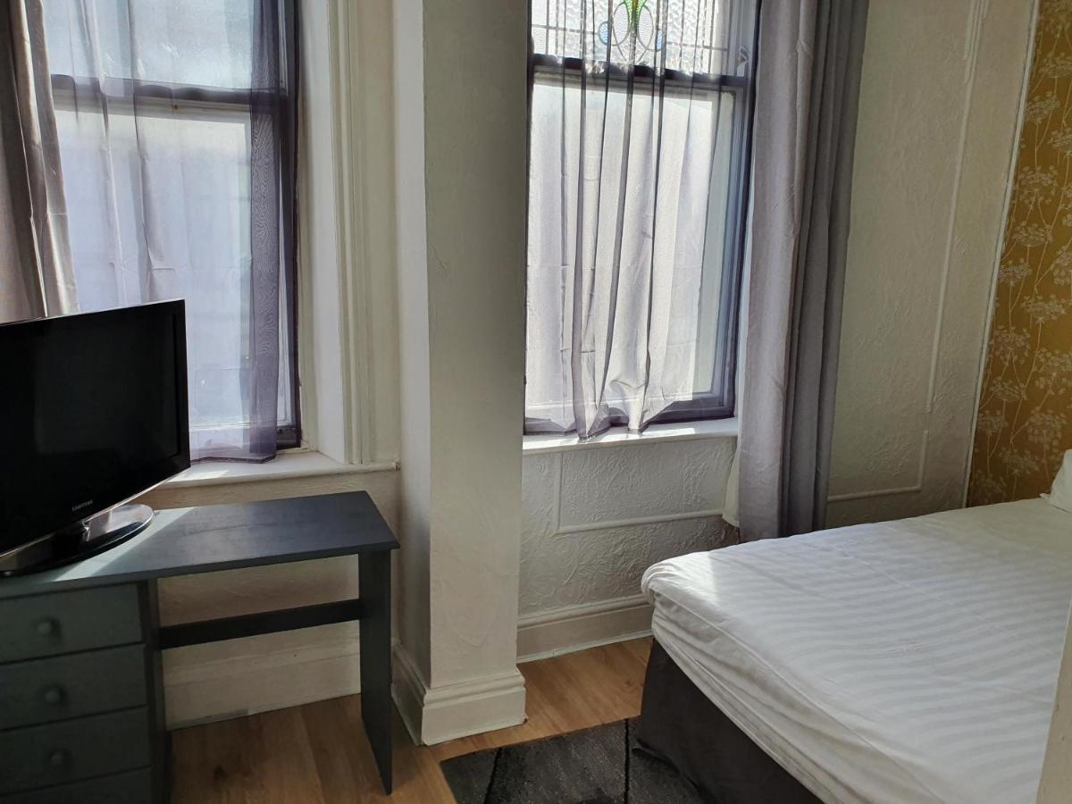 Balkan Hotel Blackpool Bagian luar foto