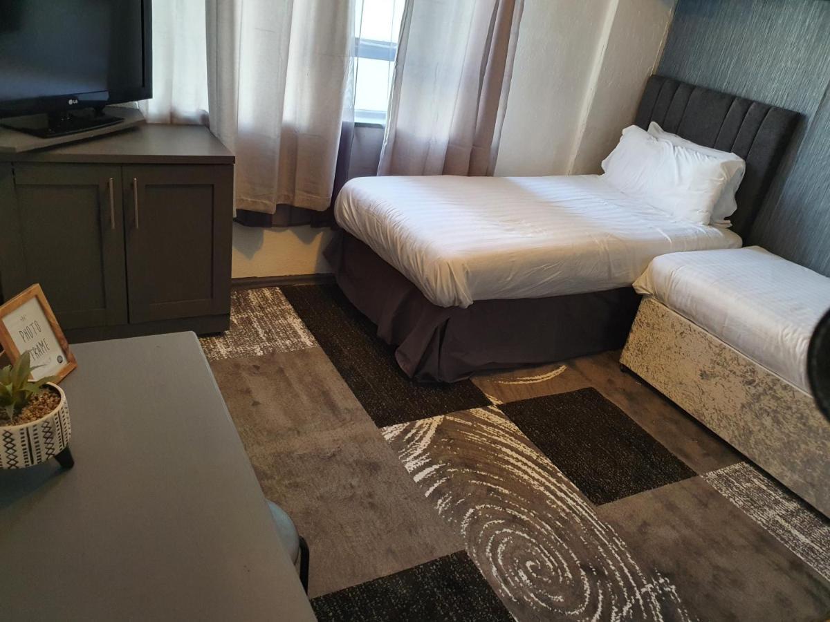 Balkan Hotel Blackpool Bagian luar foto