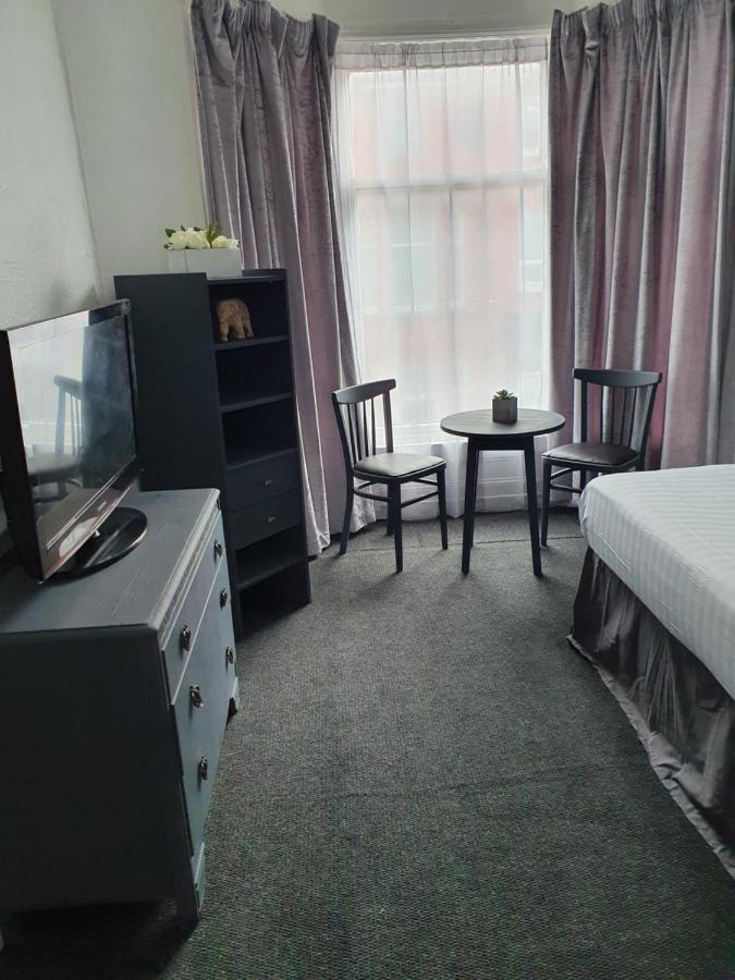 Balkan Hotel Blackpool Bagian luar foto