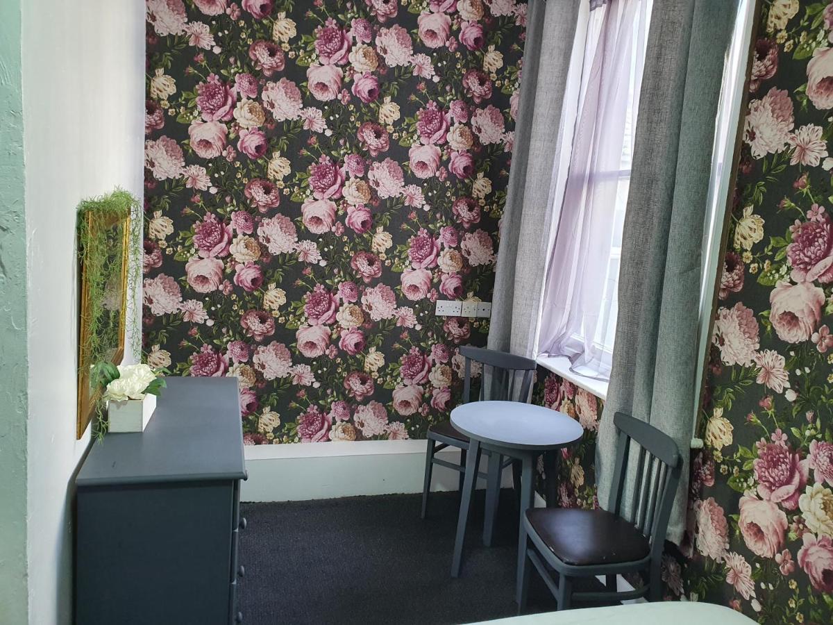 Balkan Hotel Blackpool Bagian luar foto